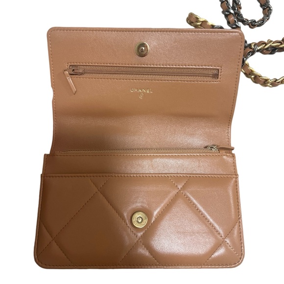 Chanel Brown Quilted Lambskin 19 Wallet on Chain Gold and Ruthenium Hardware - Picture 5 of 13